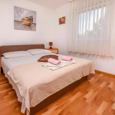 아파트 Aurel Suites-two Bedroom With Balcony 로고즈니차