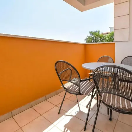 아파트 Aurel Suites-two Bedroom With Balcony 로고즈니차